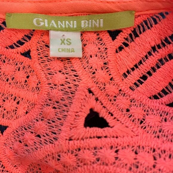 EUC Gianni Bini Neon Orange Eyelet Crop Tank Sz. XS - Picture 3 of 5